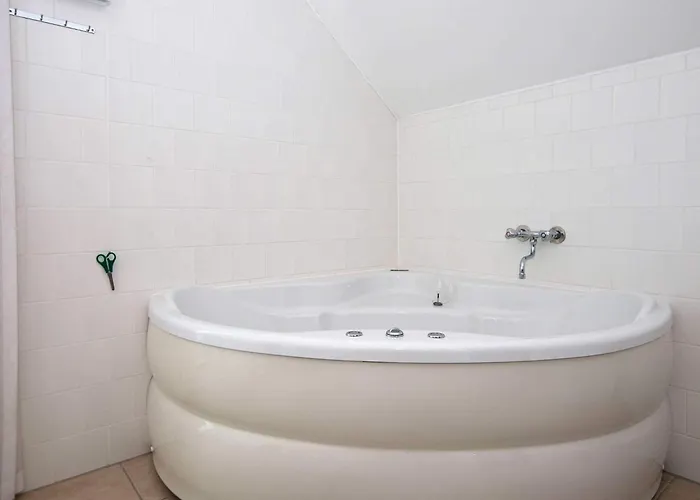 Hébergement de vacances 8 Person In *
